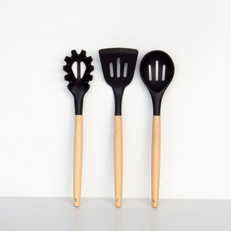 Black Utensil Set